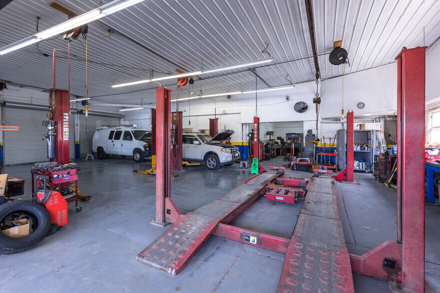 More Photos Of 609 N 7th St, Williams Auto Repair For Sale