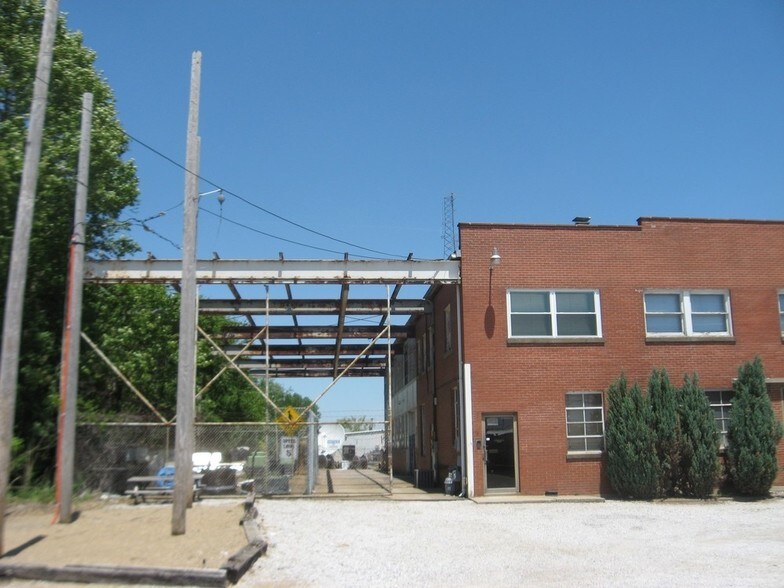 More Photos Of 1150 Maxwell Ave, Evansville Unknown For Lease