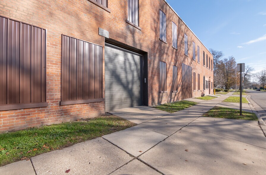 More Photos Of 425 E Front St, Monroe Manufacturing For Lease