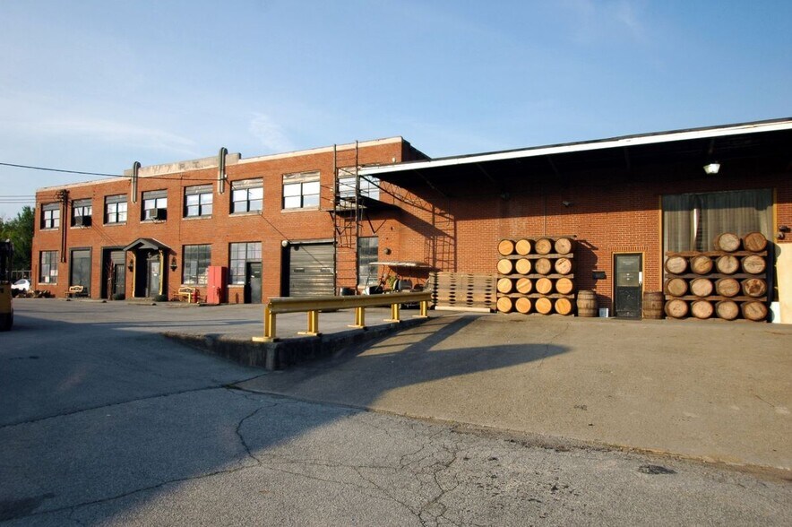 Primary Photo Of 2012 Northwestern Pky, Louisville Warehouse For Lease