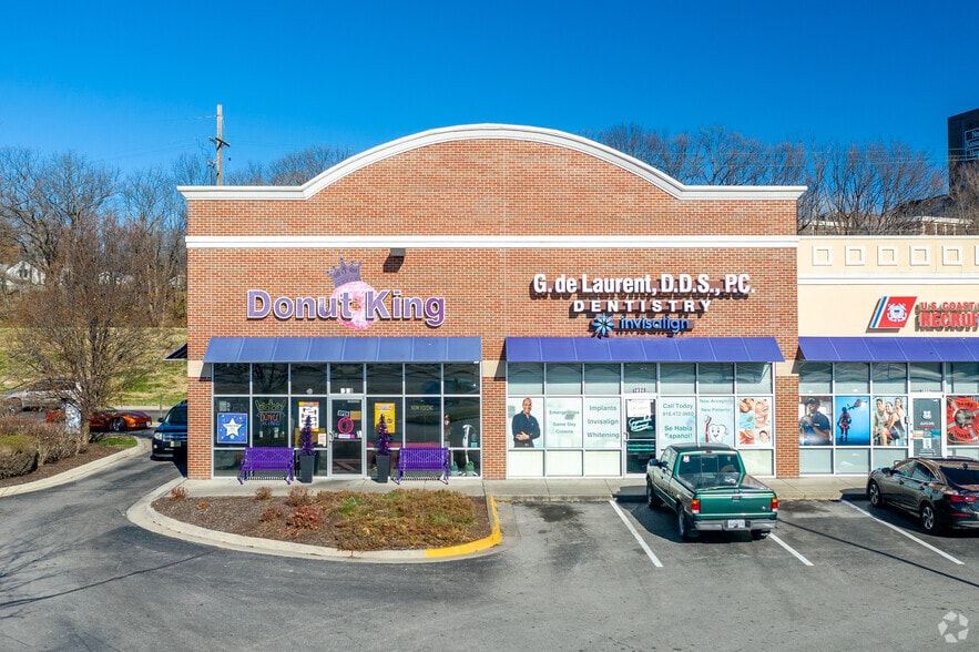 More Photos Of Armour, North Kansas City Unknown For Lease