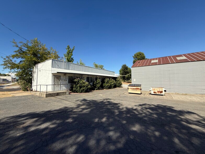 More Photos Of 2651 Henderson, Redding Warehouse For Sale