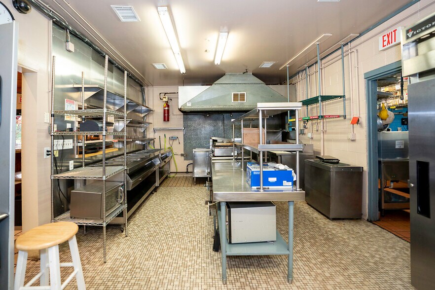More Photos Of 6006 Shepherdsville Rd, Louisville Restaurant For Sale