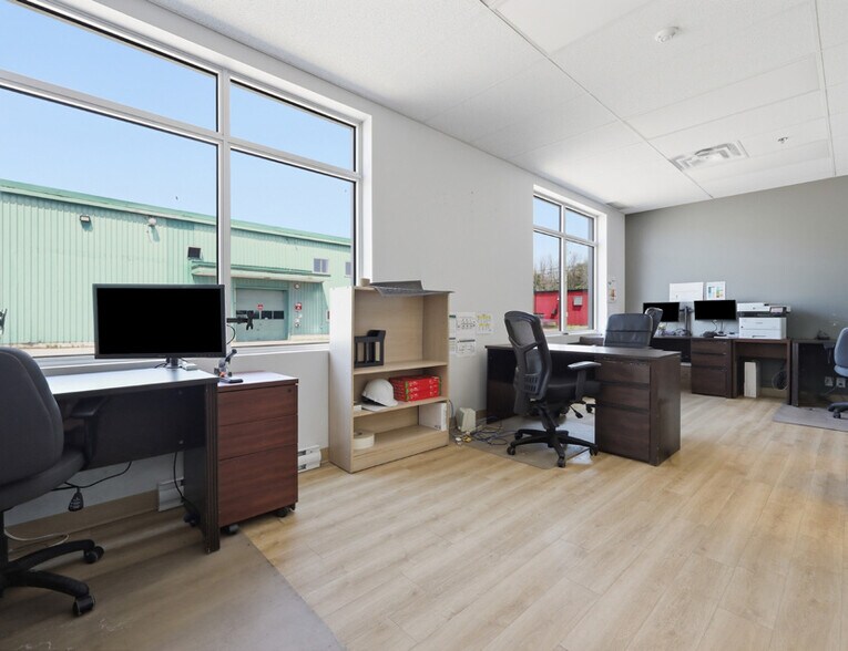 More Photos Of 541 Rue Melchers, Berthierville Industrial For Lease