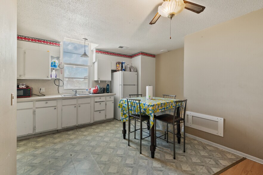 More Photos Of 2319 Vinton St, Omaha Office Residential For Sale