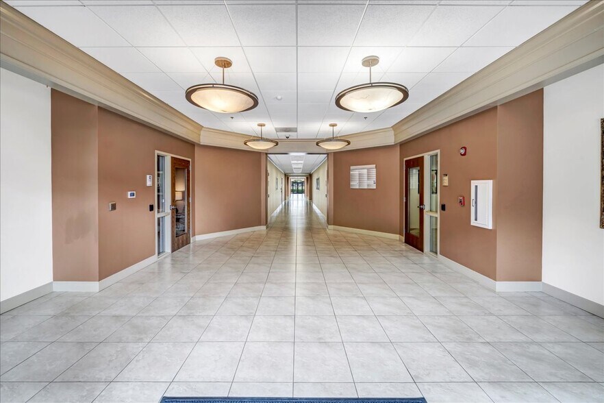 More Photos Of 4885 Riverside Dr, Macon-Bibb Office For Lease