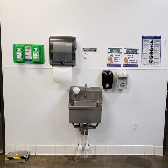 More Photos Of 13294 Ralston Ave, Sylmar Warehouse For Sale