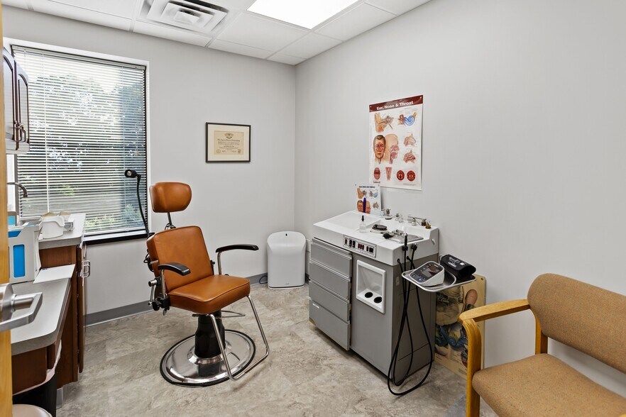 More Photos Of 21 Industrial Blvd, Paoli Medical For Lease