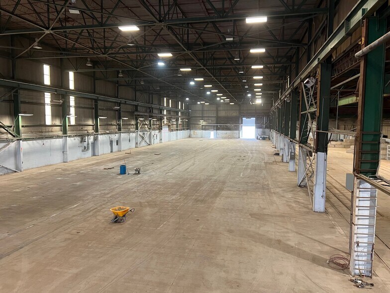 More Photos Of 1 Chandler Rd, Amherst Distribution For Sale