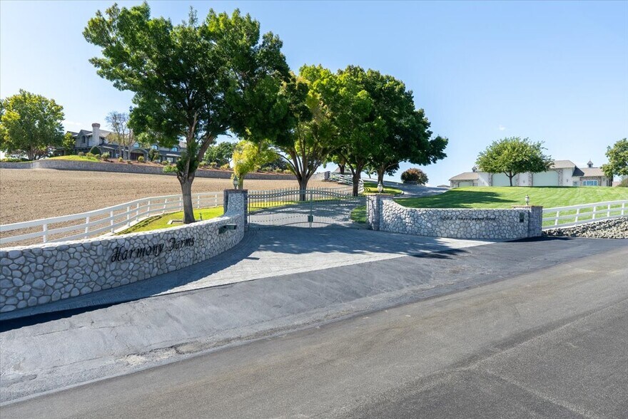 More Photos Of 8283 Cross Canyons Rd, San Miguel Winery Vineyard For Sale