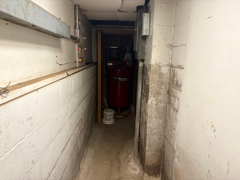 More Photos Of 101 Erie St, Amsterdam Warehouse For Sale