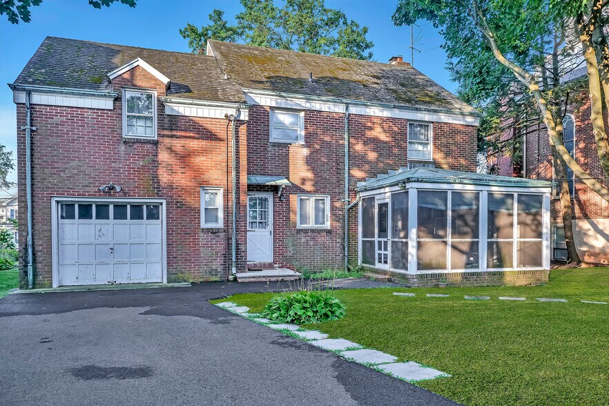 More Photos Of 132 W High St, Somerville Religious Facility For Sale