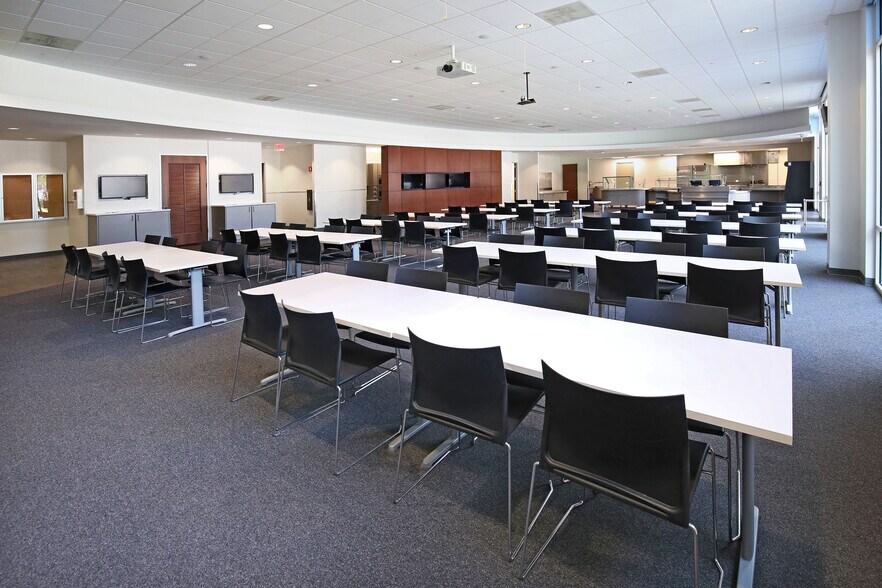 More Photos Of 5000 Headquarters Dr, Plano Office For Lease