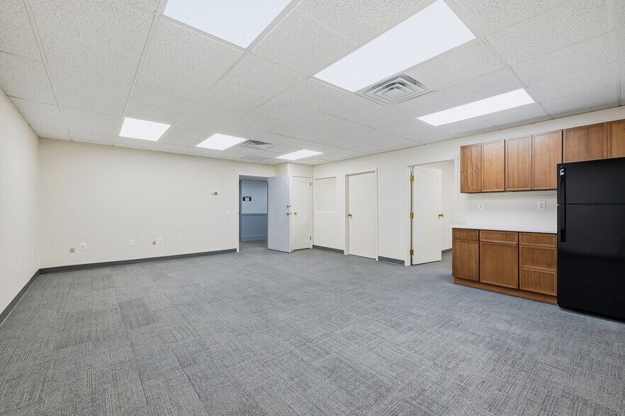 More Photos Of 6198 Butler Pike, Blue Bell Medical For Lease