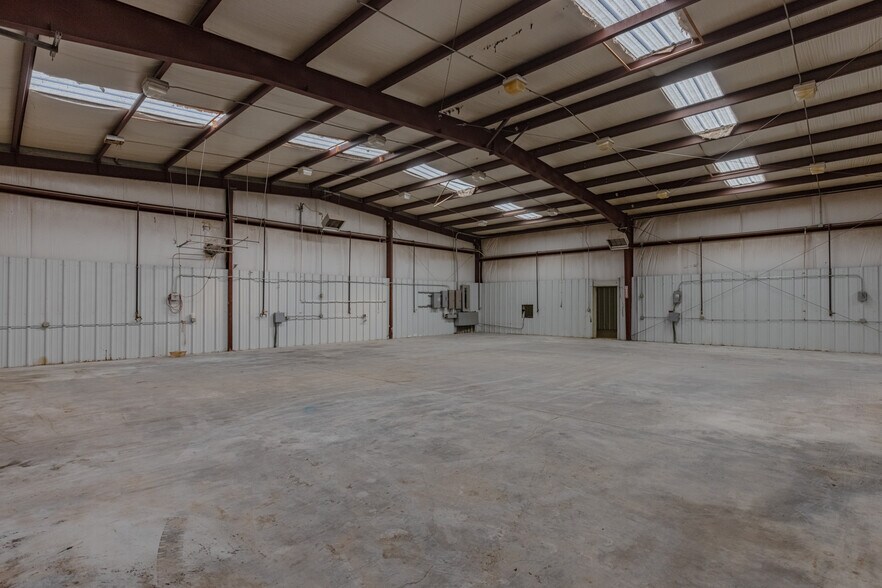 More Photos Of 9604 W County Road 152, Midland Warehouse For Lease