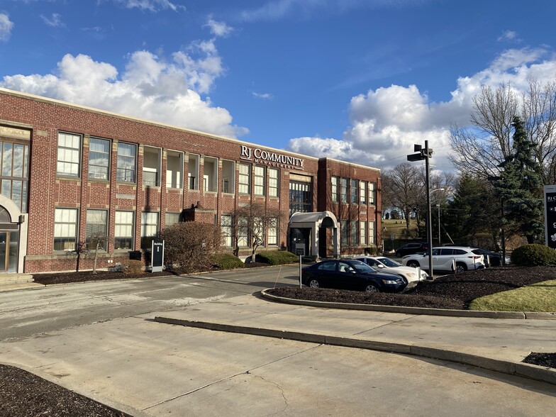 Primary Photo Of 4900 Perry Hwy, Pittsburgh Office For Lease