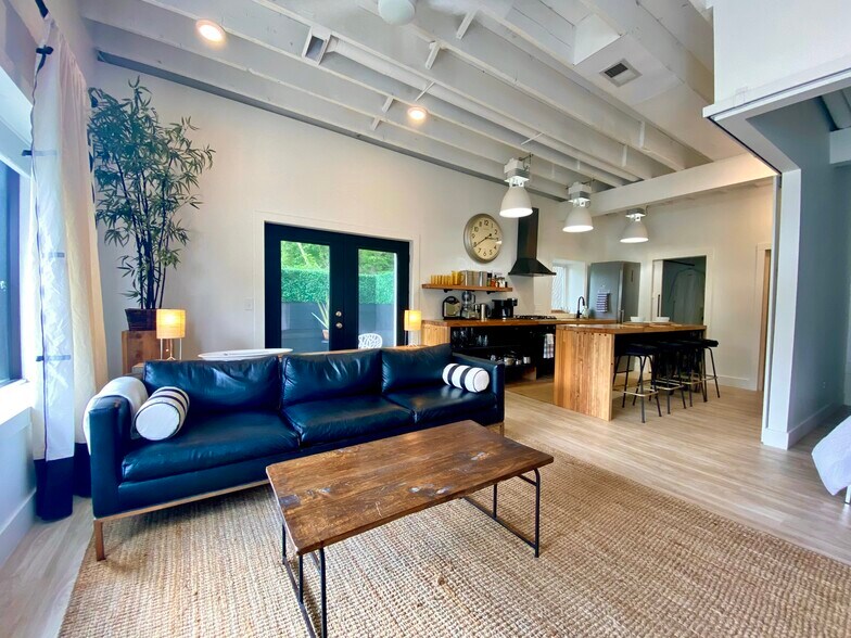 More Photos Of 13662 Red Arrow Hwy, Harbert Hotel For Sale