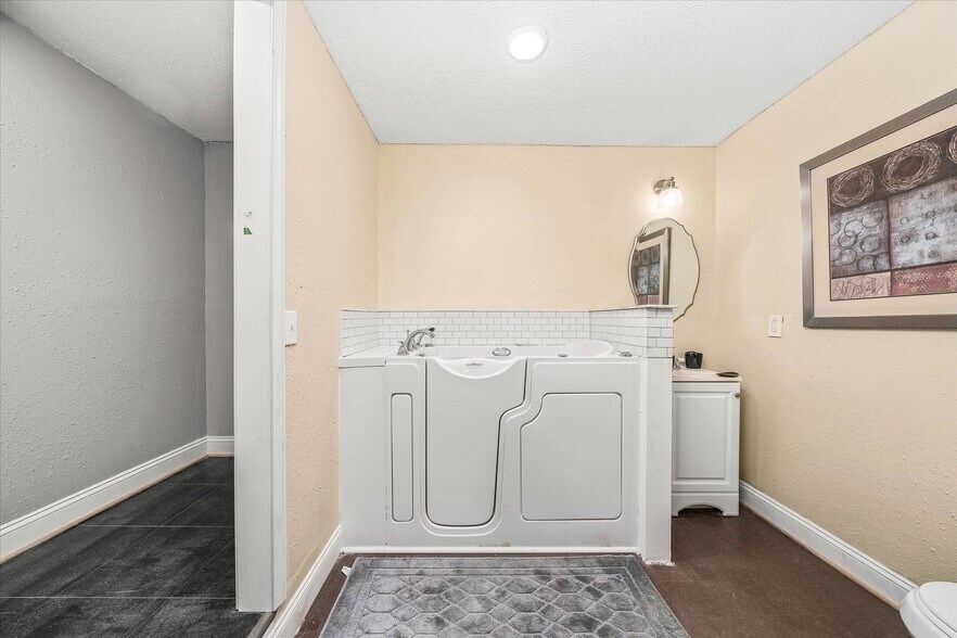 More Photos Of 11 W Rhea St, Sparta Office Residential For Sale