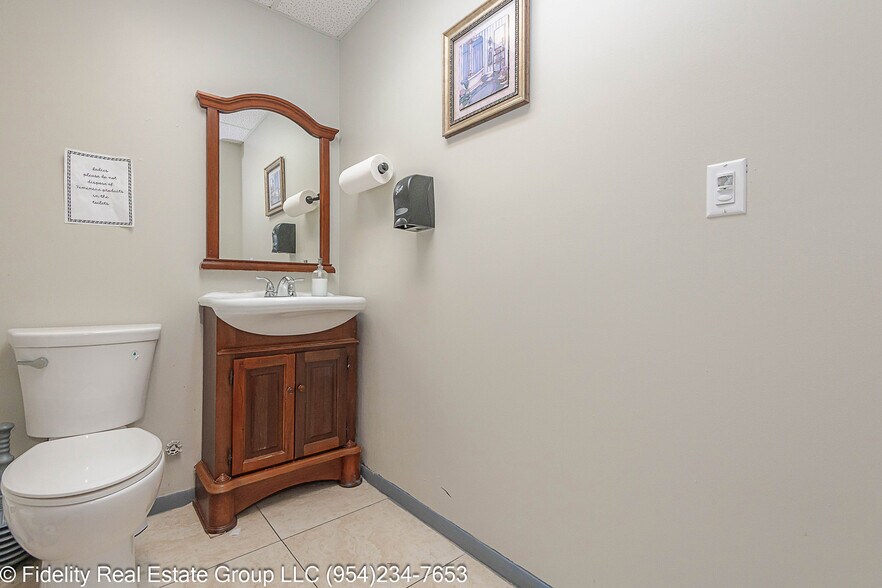 More Photos Of 3650 Coral Ridge Dr, Coral Springs Light Manufacturing For Sale