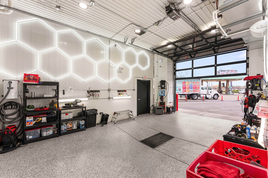 More Photos Of 10592 W State St, Boise Carwash For Sale