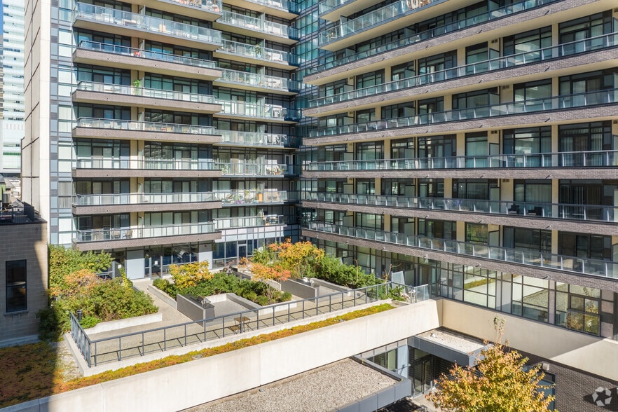 More Photos Of 570 Bay St, Toronto Apartments For Lease