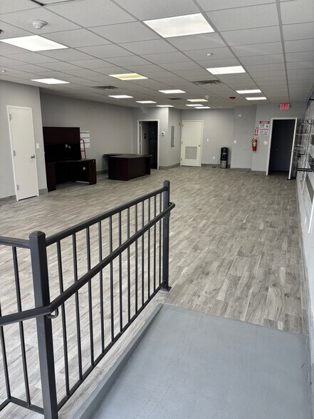More Photos Of 1025 Front St, Uniondale General Retail For Lease