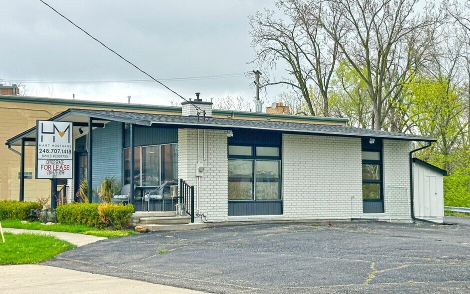 Primary Photo Of 32300 Grand River Ave, Farmington Office For Lease