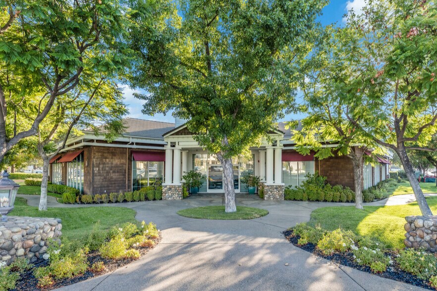 More Photos Of 15920-16000 Los Gatos Blvd, Los Gatos Supermarket For Lease