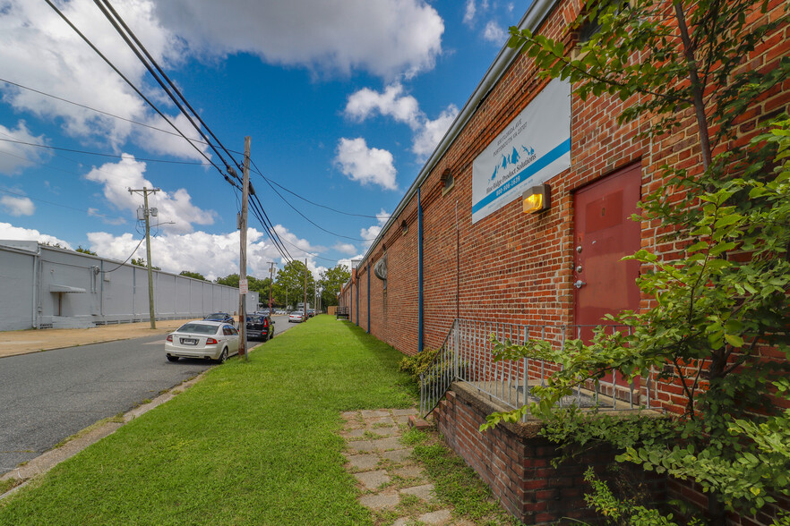 Primary Photo Of Portsmouth Warehouse, Portsmouth Warehouse For Sale