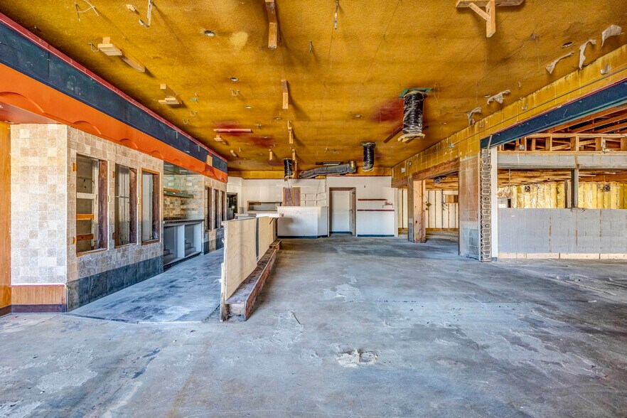 More Photos Of 101 S Gum St, Kennewick Sports And Entertainment For Sale