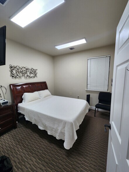 More Photos Of 2125 Martin Dr, Bedford Medical For Sale