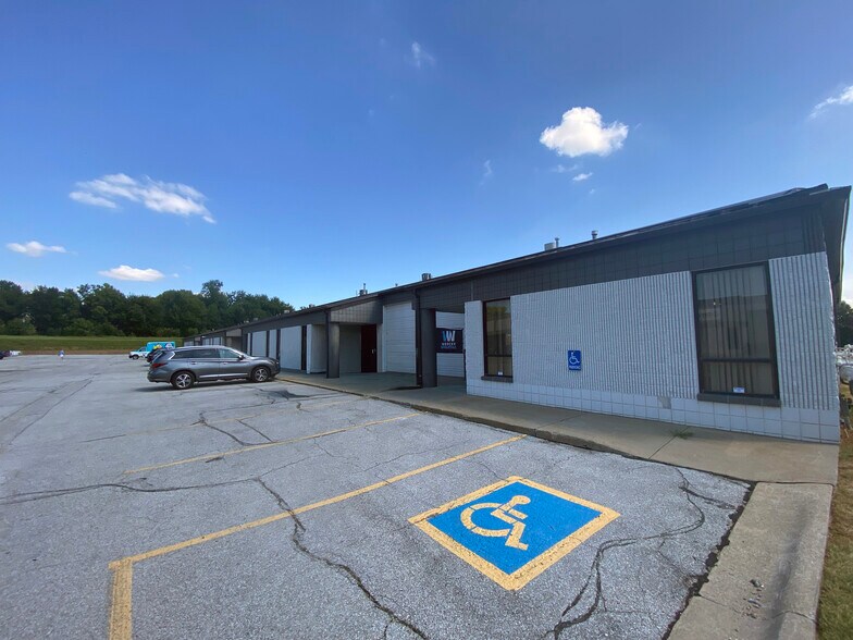 Primary Photo Of 2411-2449 S 156th Cir, Omaha Showroom For Lease