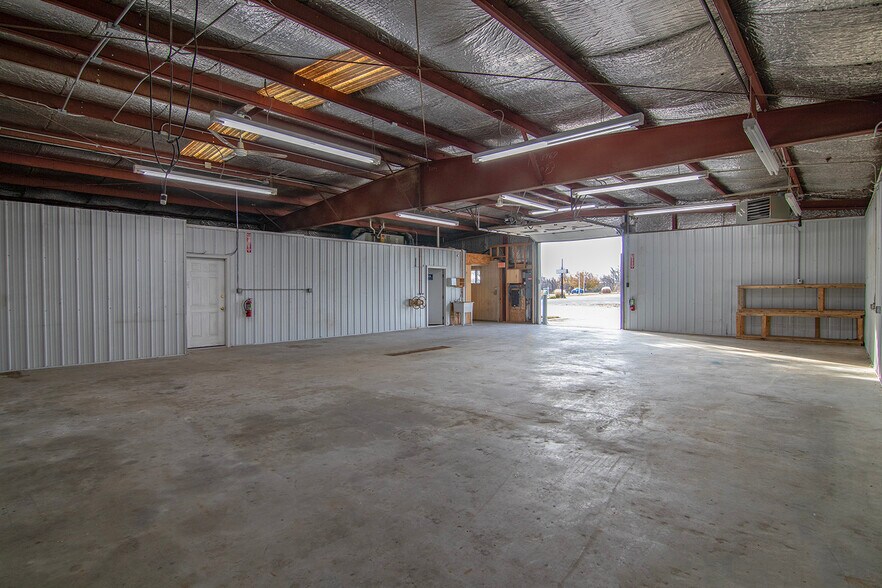 More Photos Of 901 Service Rd, Kiel Flex For Lease