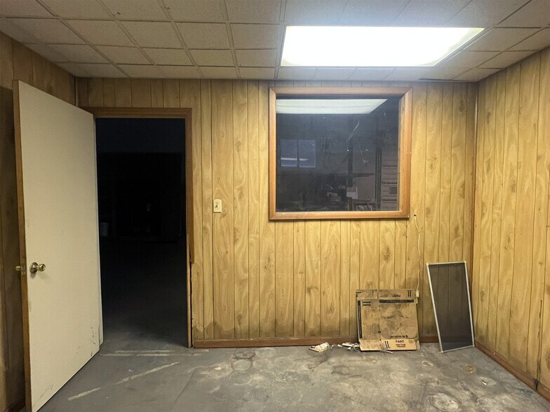 More Photos Of 1040 W 12th St, Erie Manufacturing For Sale