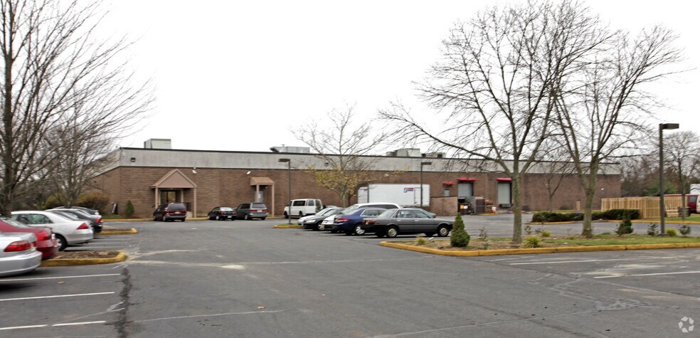 More Photos Of 81 Suttons Ln, Piscataway Warehouse For Lease