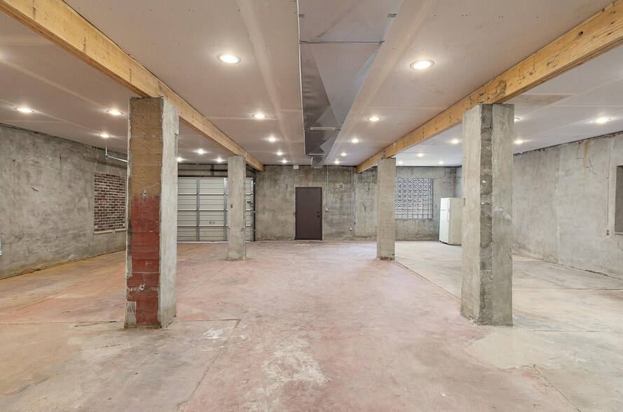 More Photos Of 1302 E Blaine St, Springfield Flex For Lease