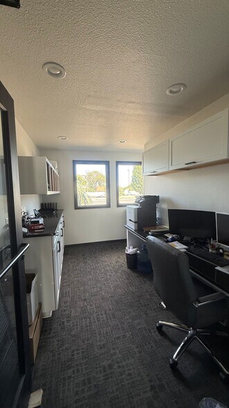 More Photos Of 985 N 1st St, Hermiston Office For Lease