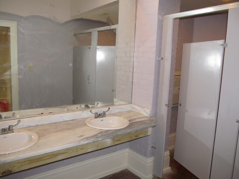 More Photos Of 1101 Sophia St, Fredericksburg Restaurant For Lease
