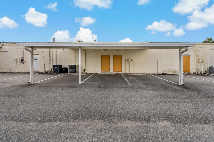 More Photos Of 567 Avenue K SE, Winter Haven Office For Sale