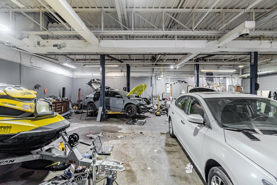 More Photos Of 26 Bramsteele Rd, Brampton Industrial For Sale