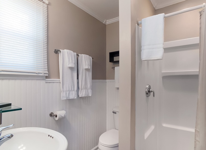 More Photos Of 660 Saratoga Rd, Wilton Hotel For Sale