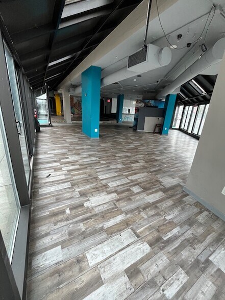 More Photos Of 4001 Northern Blvd, Long Island City Restaurant For Lease