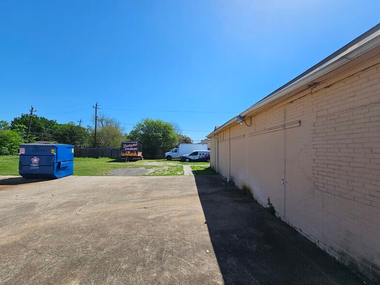 More Photos Of 8611 Martin Luther King Blvd, Houston Freestanding For Sale