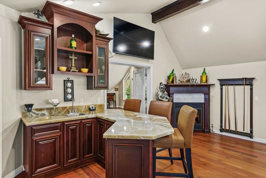 More Photos Of 266 Dolphin Dr, Whitethorn Hotel For Sale