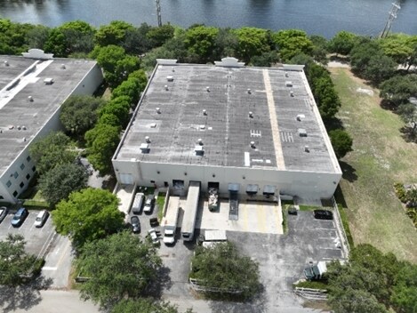 More Photos Of 14240 Palmetto Frontage Rd, Miami Lakes Warehouse For Lease