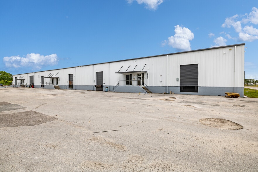 More Photos Of 603 Central Florida Pky, Orlando Warehouse For Lease