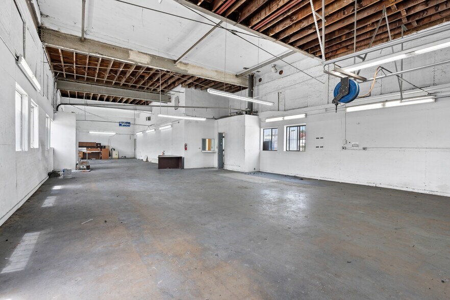 More Photos Of 103 Blanco Rd, San Antonio Auto Repair For Lease