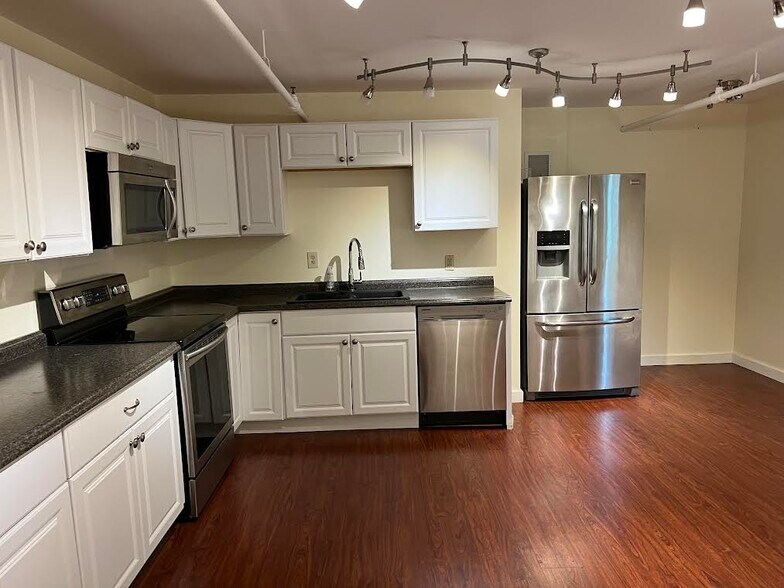 More Photos Of 45 Pearl St, Portsmouth Office For Lease