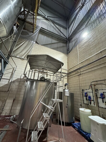 More Photos Of 167 Moore Rd, Weymouth Food Processing For Lease