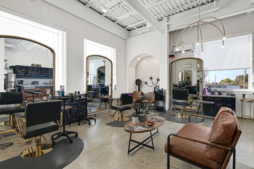 More Photos Of 1511 W 12th St, Houston Office For Sale